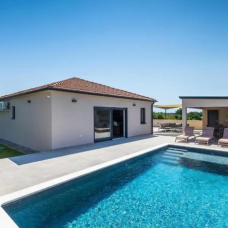 Holiday home Ani Pula