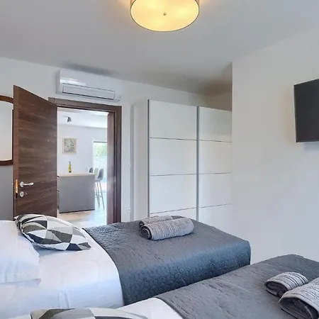 Holiday home Ani Pula