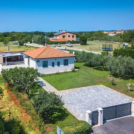 Holiday home Ani Pula